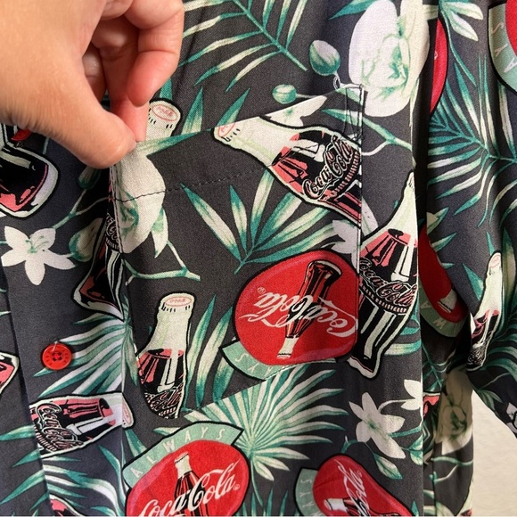 Coca Cola Men’s Casual Button Down Shirt Size L - Picture 4 of 10